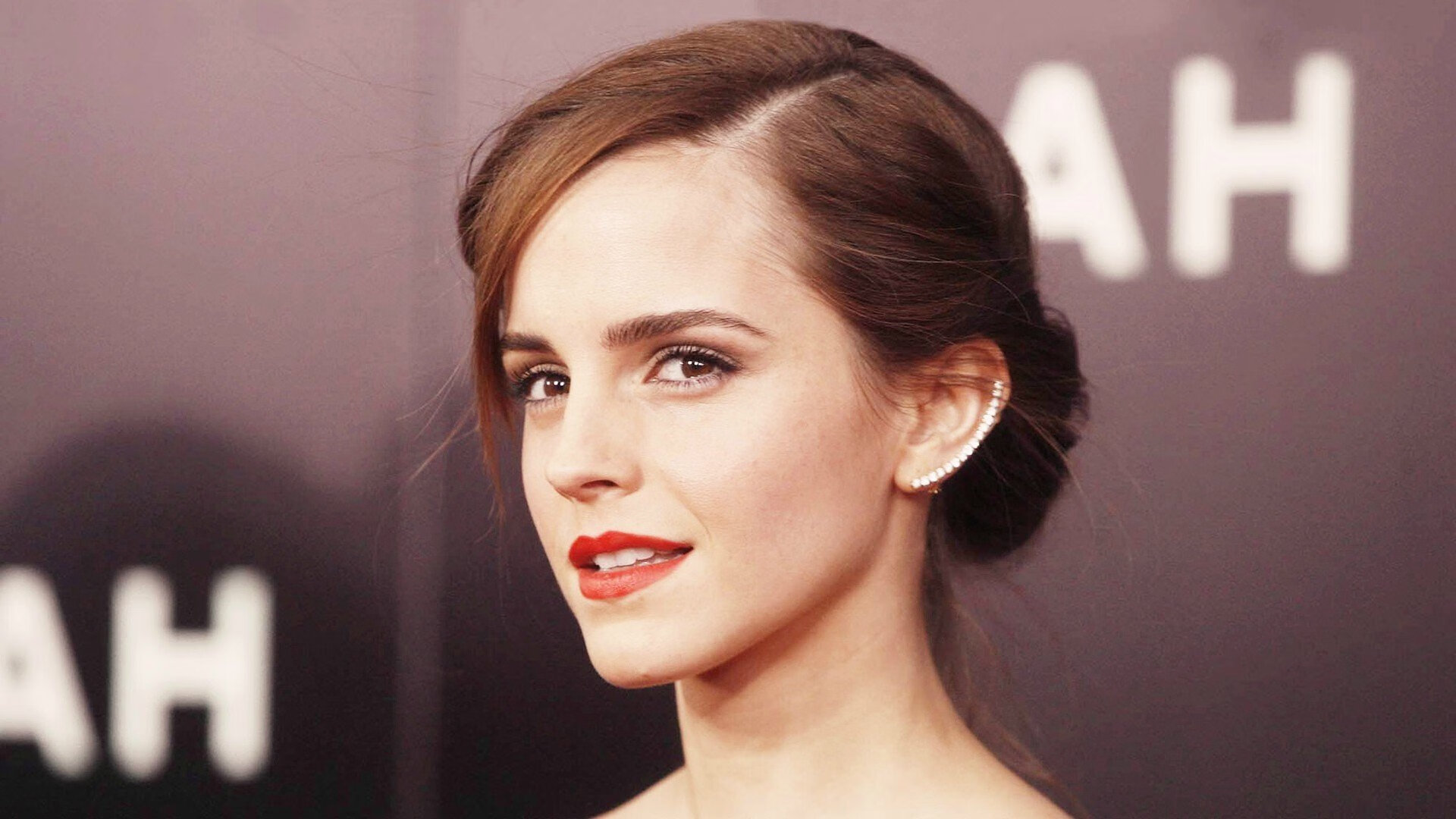 拜仁中后场传控稳定无误,拜仁后场球员